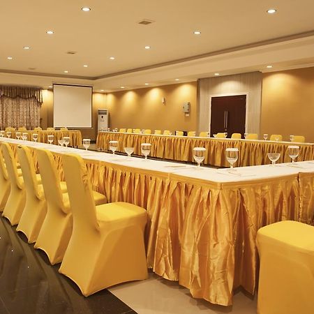 Borneo Emerald Hotel Ketapang  Bagian luar foto