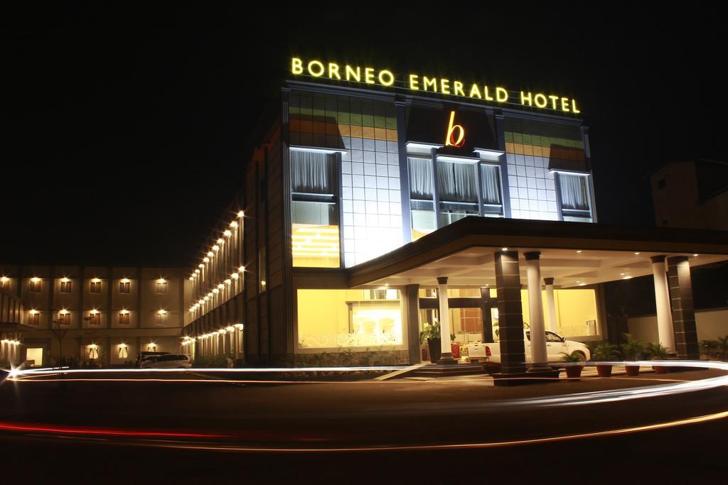 Borneo Emerald Hotel Ketapang  Bagian luar foto