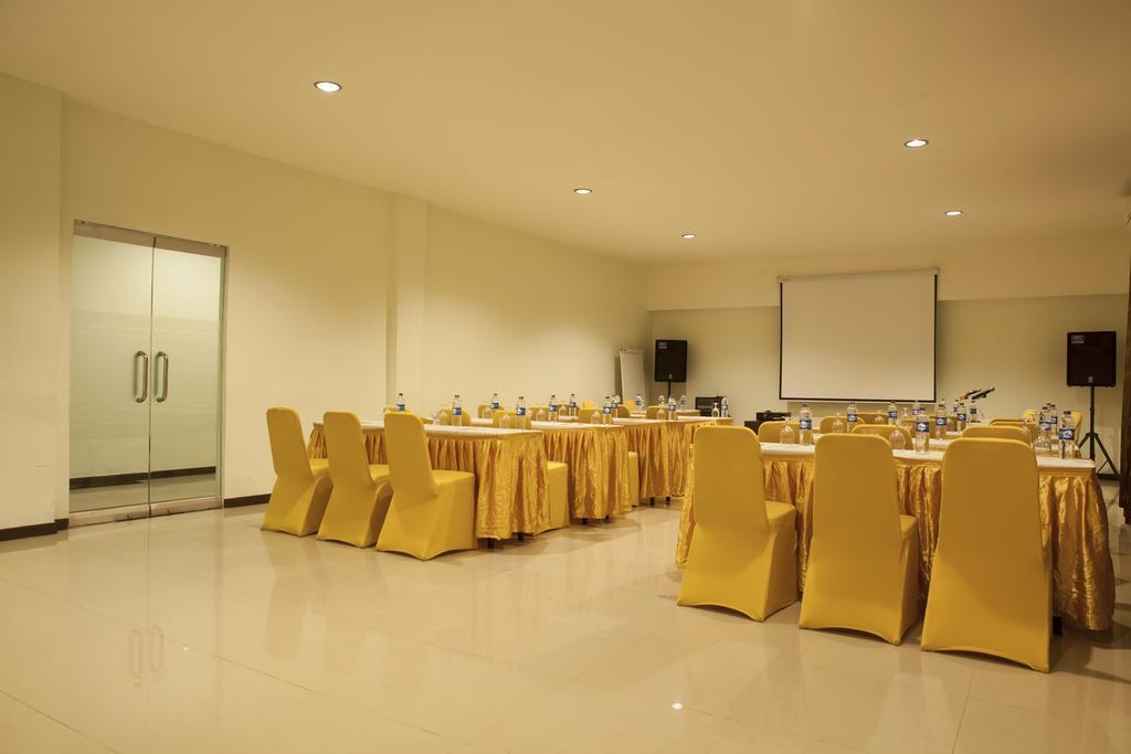 Borneo Emerald Hotel Ketapang  Bagian luar foto