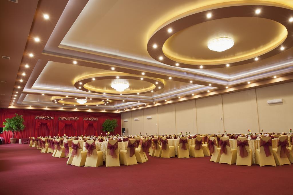 Borneo Emerald Hotel Ketapang  Bagian luar foto