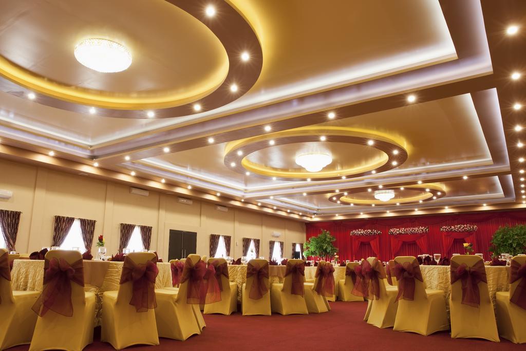 Borneo Emerald Hotel Ketapang  Bagian luar foto