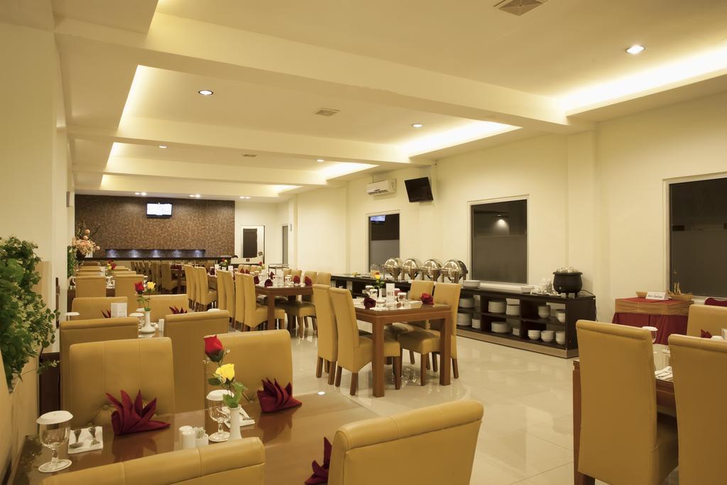 Borneo Emerald Hotel Ketapang  Bagian luar foto