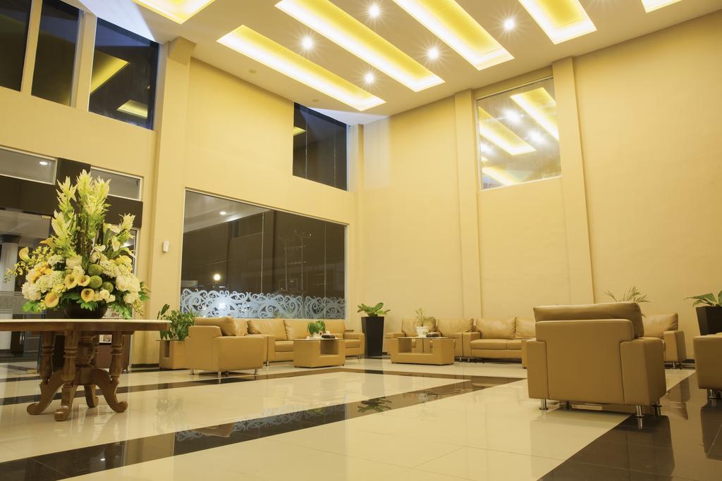 Borneo Emerald Hotel Ketapang  Bagian luar foto