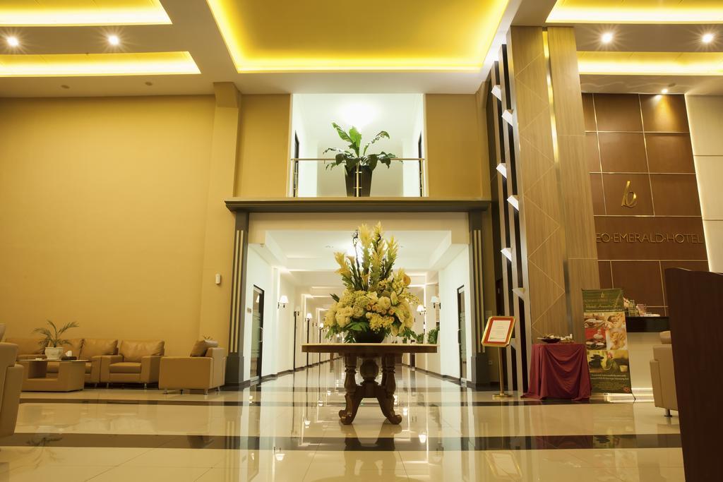 Borneo Emerald Hotel Ketapang  Bagian luar foto