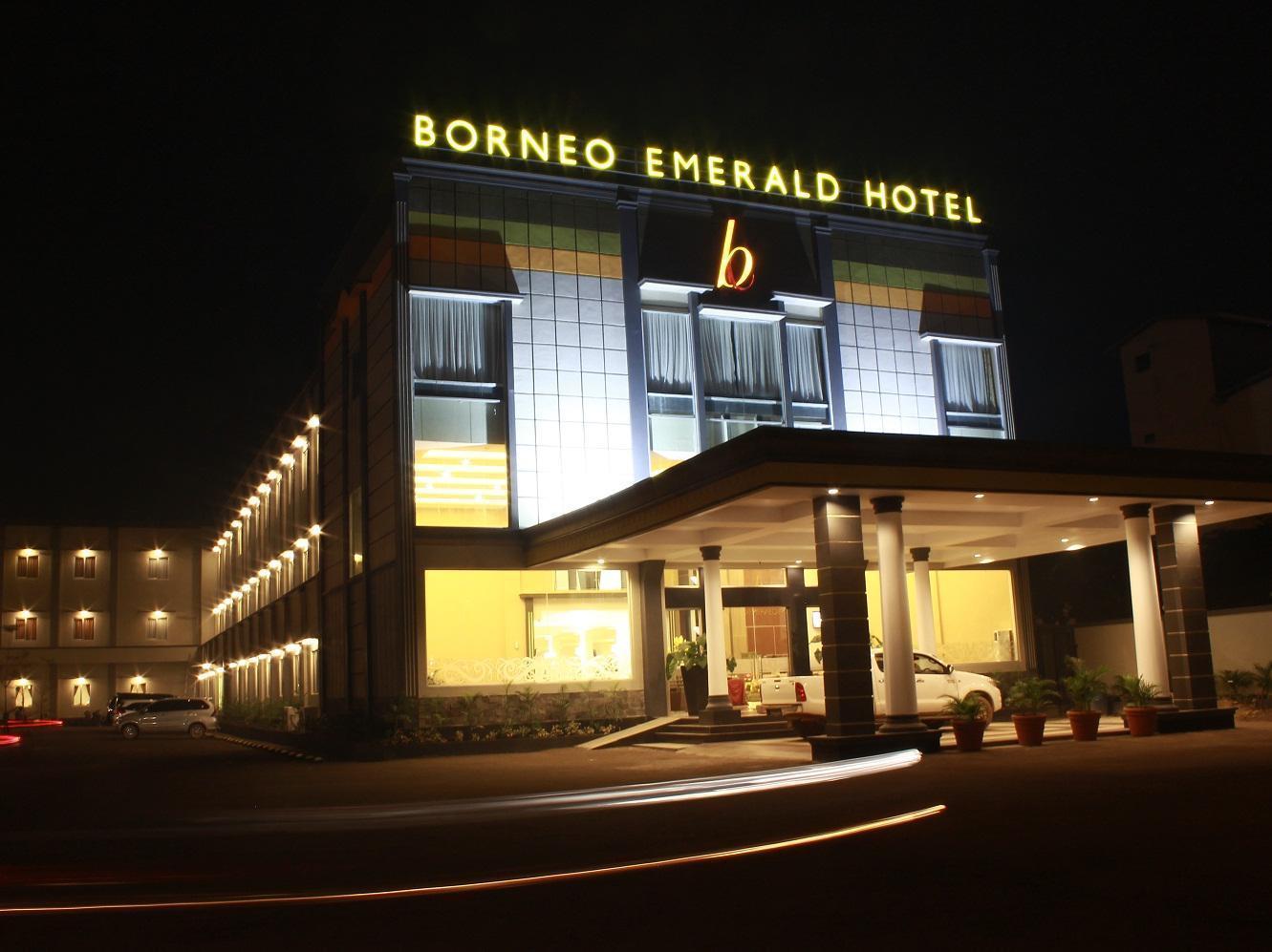 Borneo Emerald Hotel Ketapang  Bagian luar foto